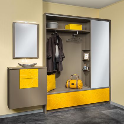 Garderobe mit Spiegelschiebetür