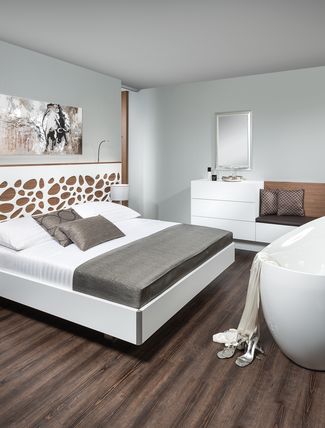 Schlafzimmer mit Schrankraum