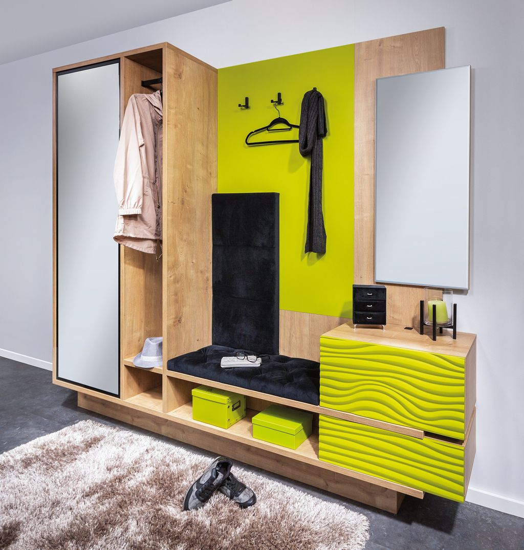 Vorzimmer mit Sitzplatz