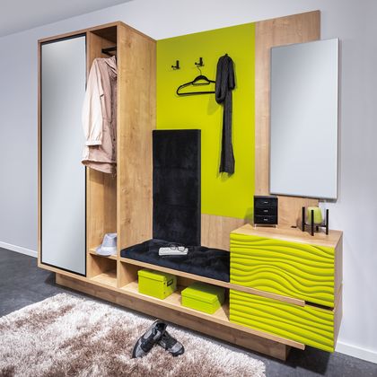 Vorzimmer mit Sitzplatz