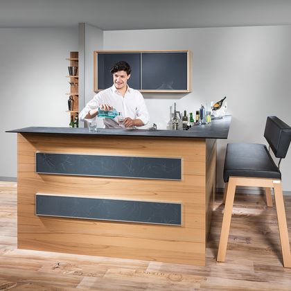 Barteil mit Aluschiebetürschrank