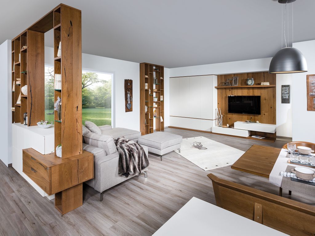 Wohnzimmer mit Raumteiler