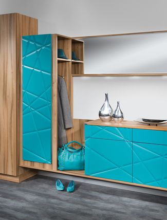 Garderobe mit Falttürschrank