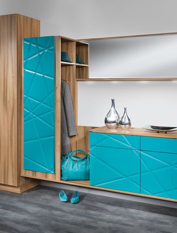 Garderobe mit Falttürschrank