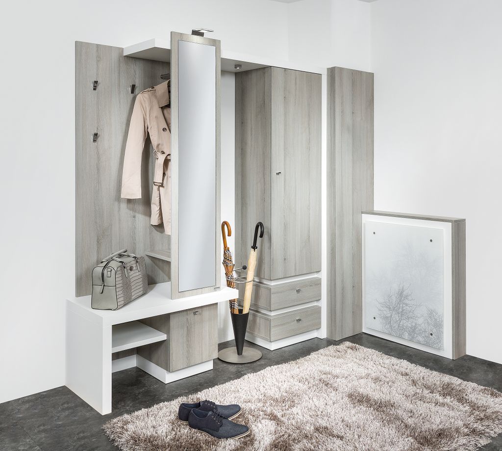 Vorzimmer mit Heizkörperverbau
