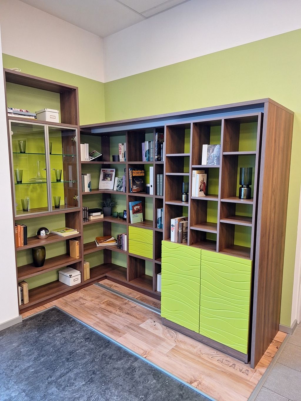 18 Bücherregal
