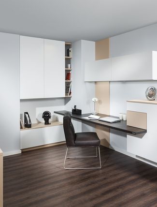 Büro mit grifflosen Türen