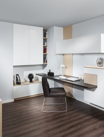 Büro mit grifflosen Türen