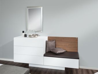 Anrichte mit Sitzplatz