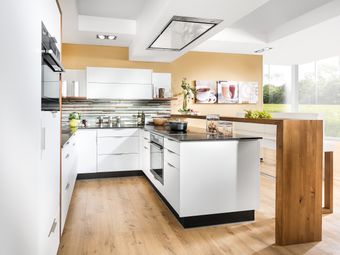 Designwohnküche in U-Form mit Barlösung und Sitzbank