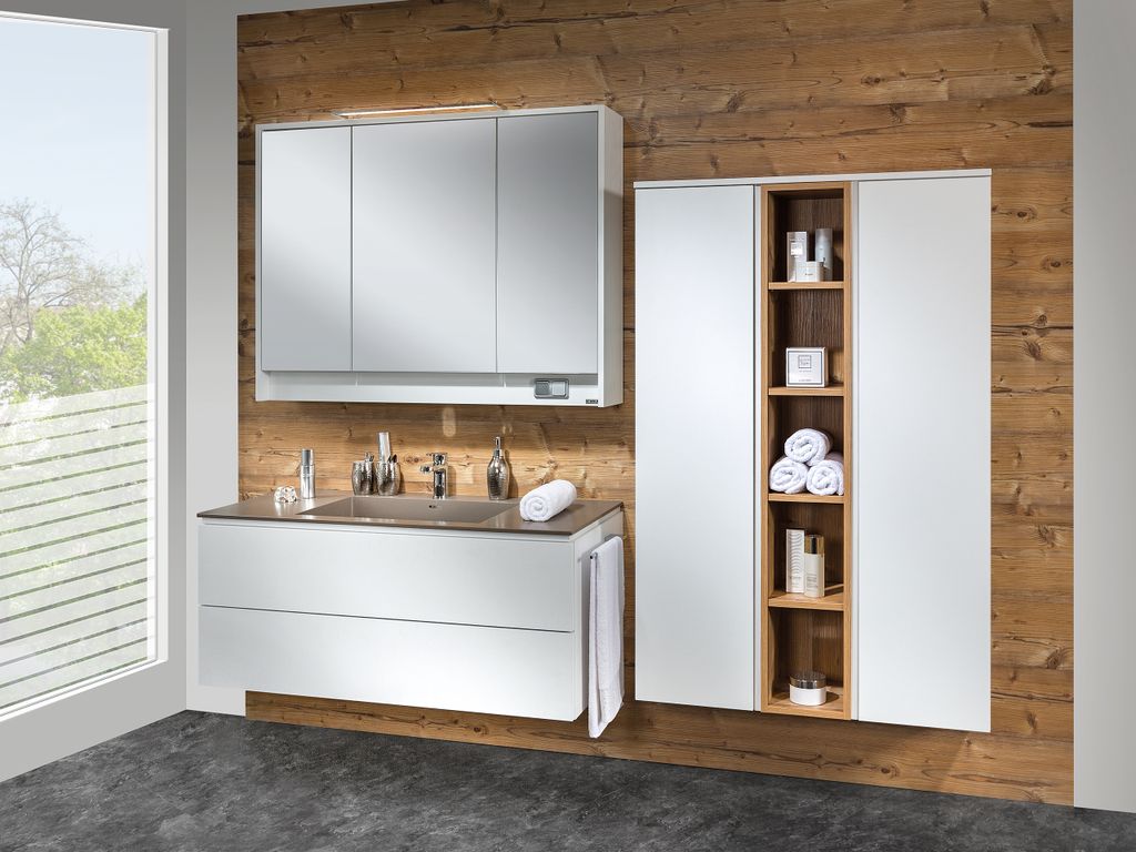 Bad mit Spiegelschrank