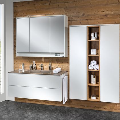 Bad mit Spiegelschrank