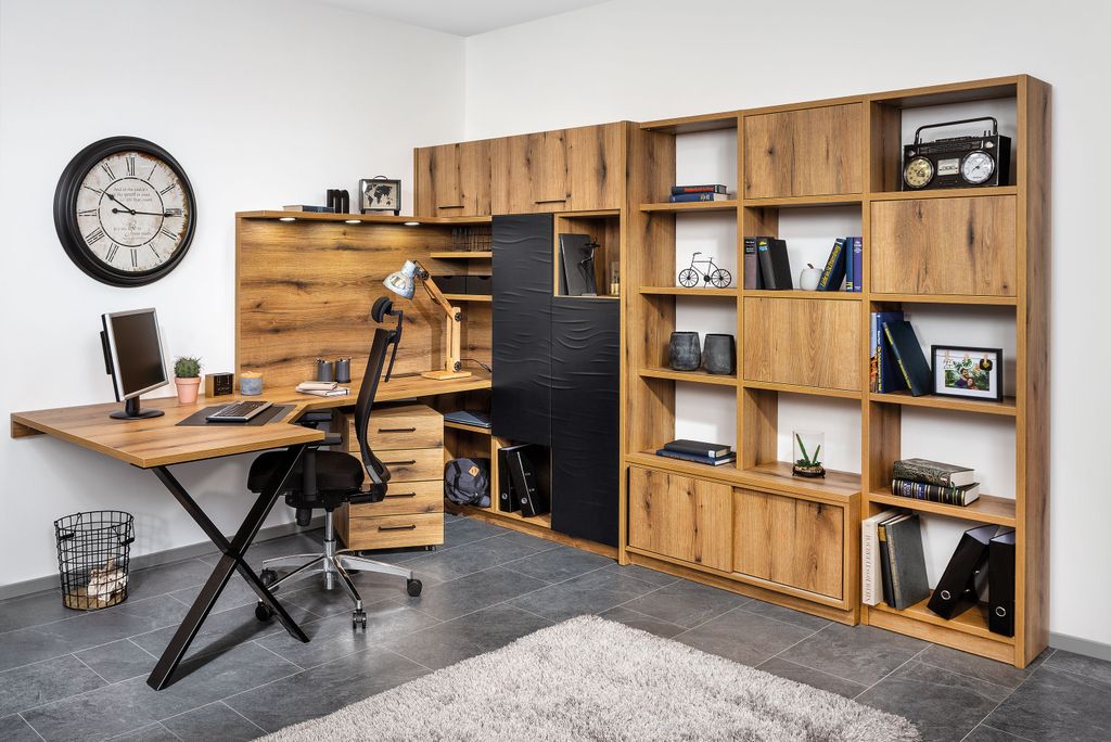 Büro mit Bücherwand