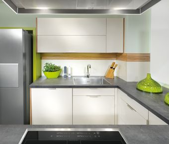 Hängeschrank mit Hochfaltklappe