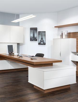 Büro mit Schreibtisch