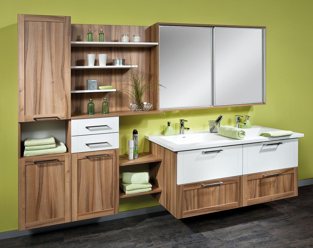 Doppelbad mit Corian-Waschtisch