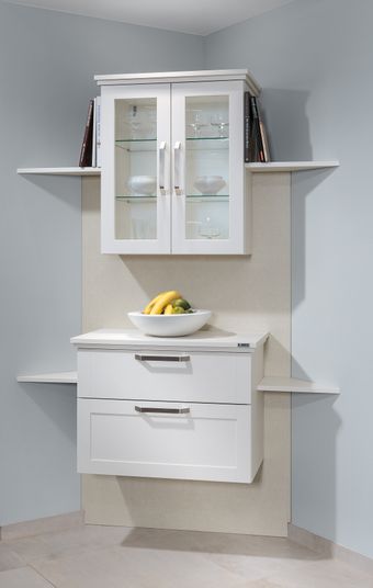 Anrichte mit Vitrinenschrank