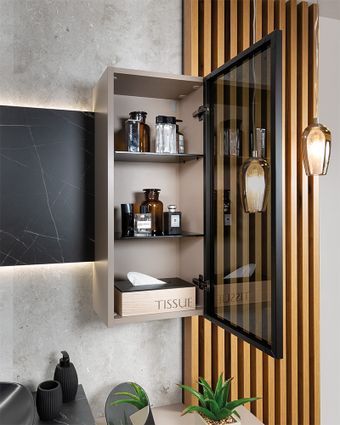 Schrank mit Glasfront