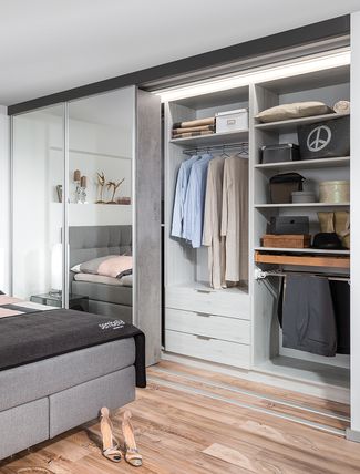 Schiebetür-Schrank