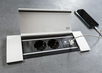 Ladestation mit Steckdosen