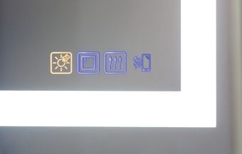 Spiegel mit LED-Beleuchtung