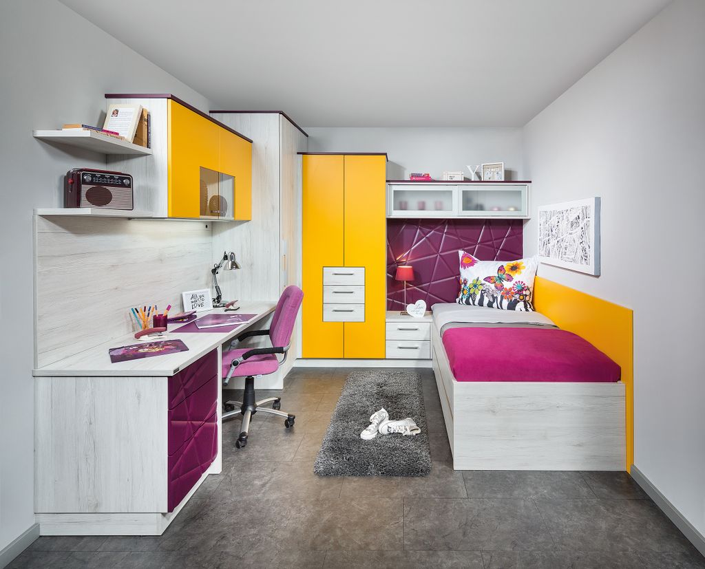 Jugendzimmer mit Schreibtisch