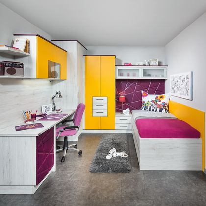 Jugendzimmer mit Schreibtisch