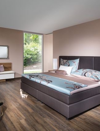 Schlafzimmer mit Boxspringbett
