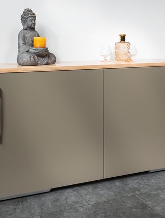 Anrichte mit Schiebetüren