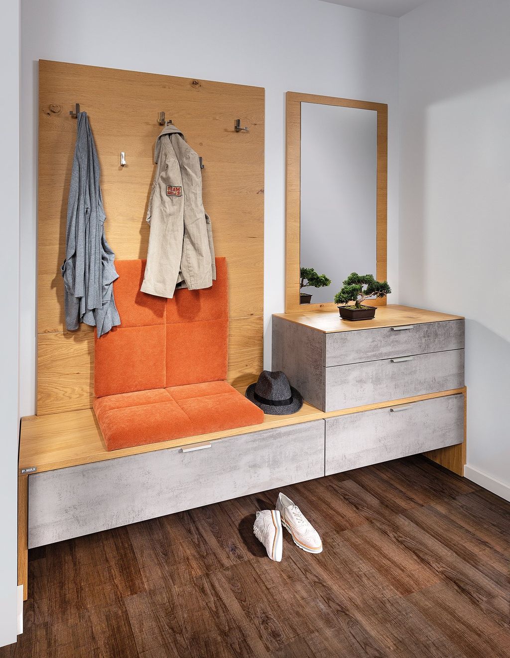 Vorzimmer mit Sitzplatz