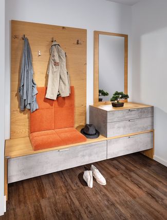 Vorzimmer mit Sitzplatz