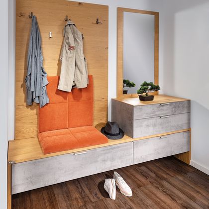 Vorzimmer mit Sitzplatz