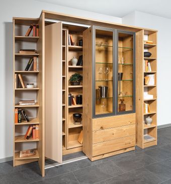 Schiebeschrank mit Vitrine