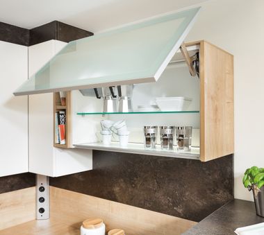 Hängeschrank mit Hochschwenkbeschlag.