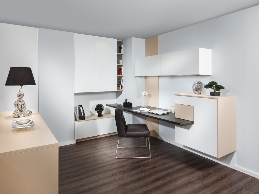 Wohnzimmer mit Schreibplatz