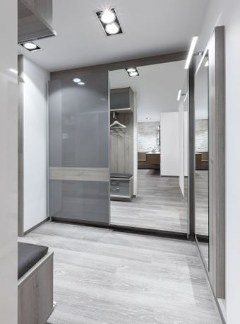 Schwebetürschrank