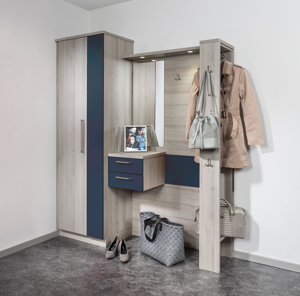 Vorzimmer mit Garderobenpaneel