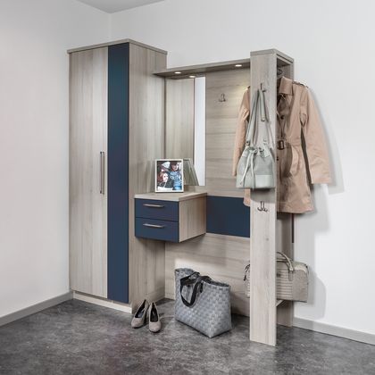 Vorzimmer mit Garderobenpaneel