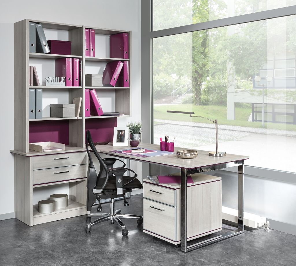 Arbeitsplatz mit Rollcontainer