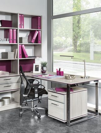 Arbeitsplatz mit Rollcontainer