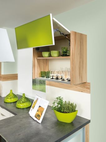 Hängeschrank mit Lichtboden