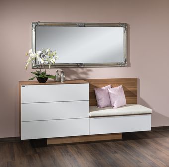 Anrichte mit Sitzplatz