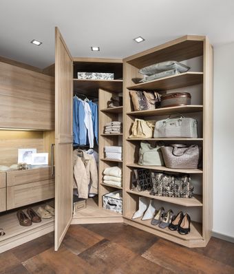Eckschrank mit freier Einteilung
