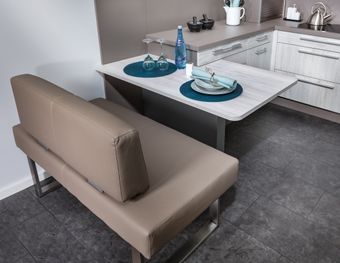 Sitzplatz mit Anbautisch