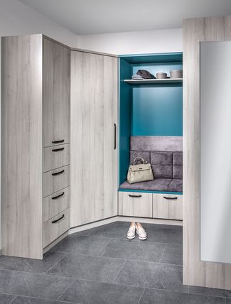 Vorzimmer mit Eckschrank