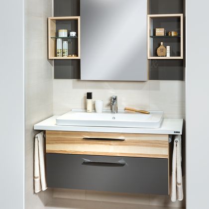 Bad mit Spiegelschrank