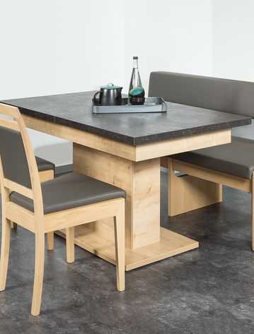Sitz-Essgruppe mit ausziehbarem Tisch und einer ausziehbaren Bank
