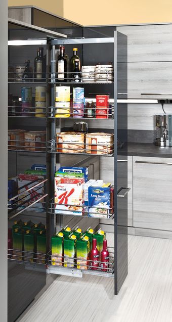 Apothekerschrank mit gedämpftem Selbsteinzug und verstellbaren Einlageböden