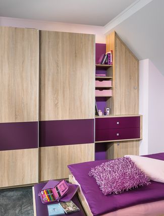 Jugendzimmer mit Schwebetürschrank