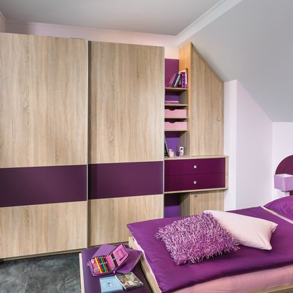 Jugendzimmer mit Schwebetürschrank
